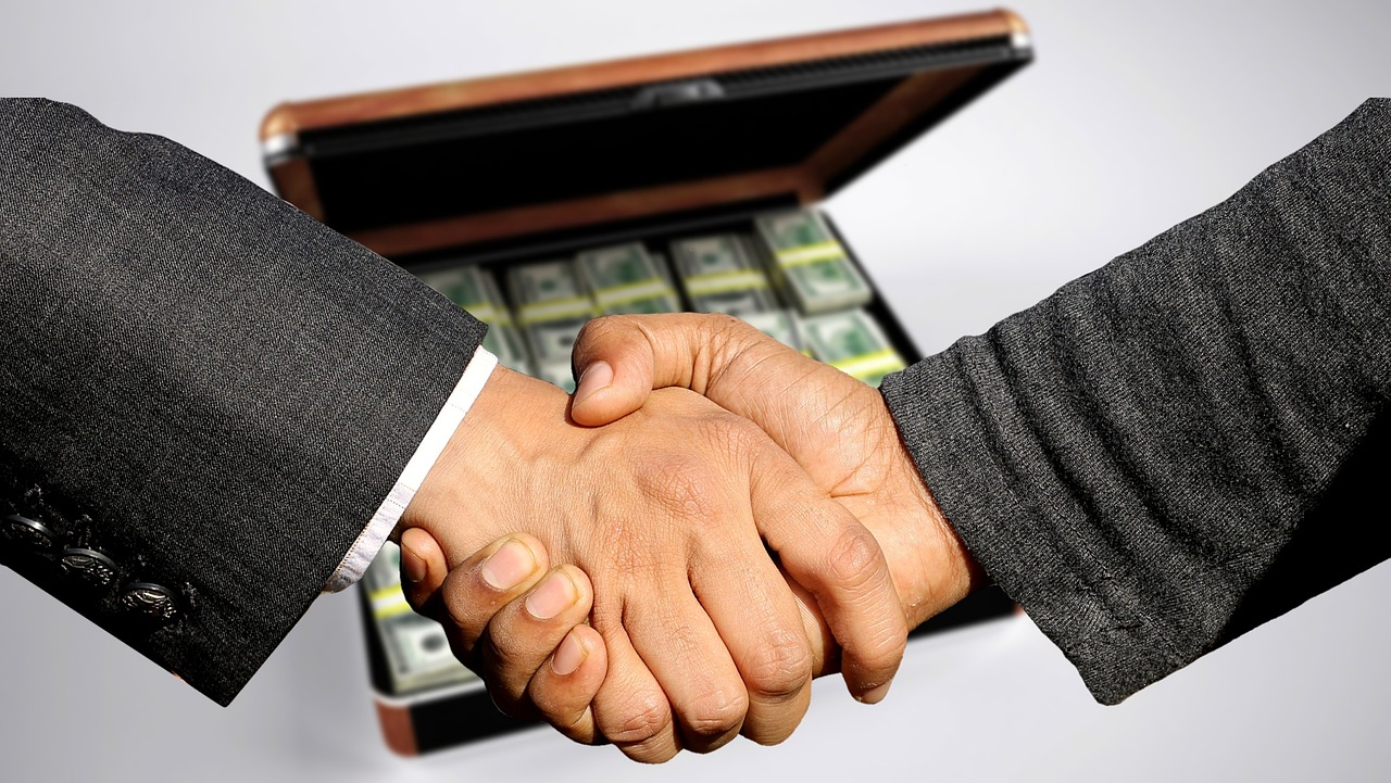 Les contrats commerciaux : clauses essentielles à inclure