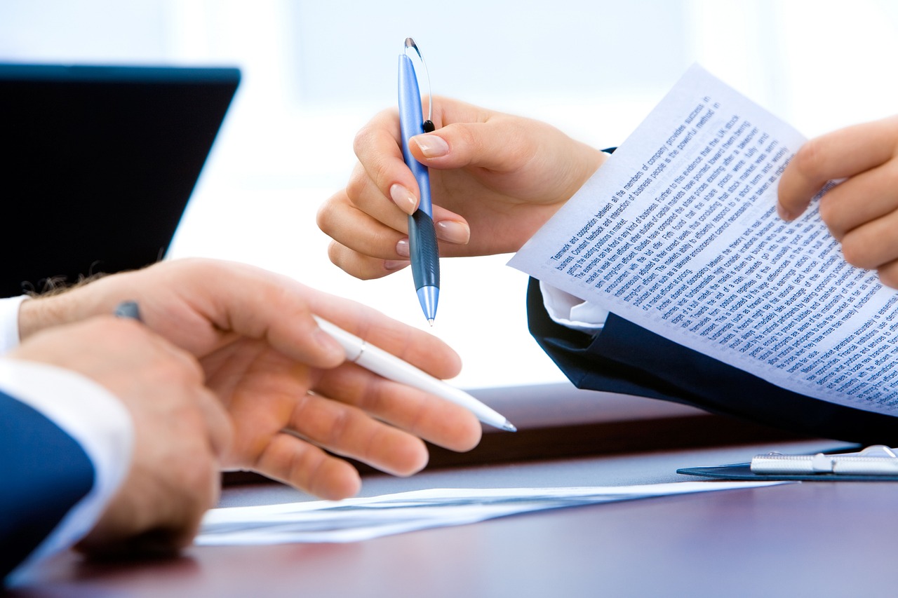 comment rédiger un contrat commercial clair et efficace
